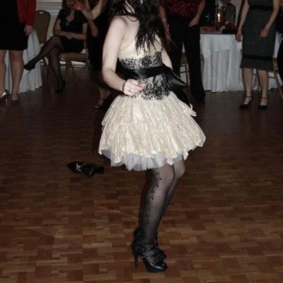 Melanie Lyne Lace/Tulle dress (Jessica McClintock) - Picture 4 of 4